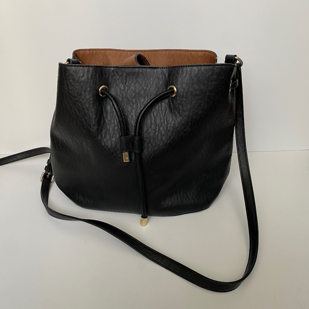 Calvin Klein Bucket Bag. Black Crossbody Purse.